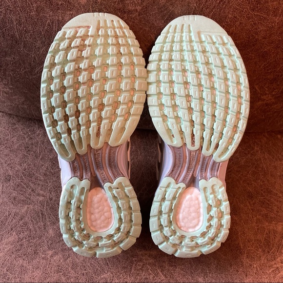 Adidas Response Boost Running Tennis Shoes - Picture 6 of 7